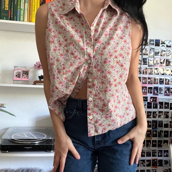 Ann Taylor sleeveless button down - Picture 2 of 6